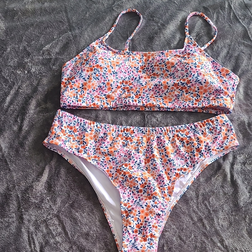 Floral Two-Piece Bikini Set in White, Orange & Pink. Size L. B-4